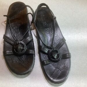 Born Handcrafted leather upper sandals Black size 10 Women